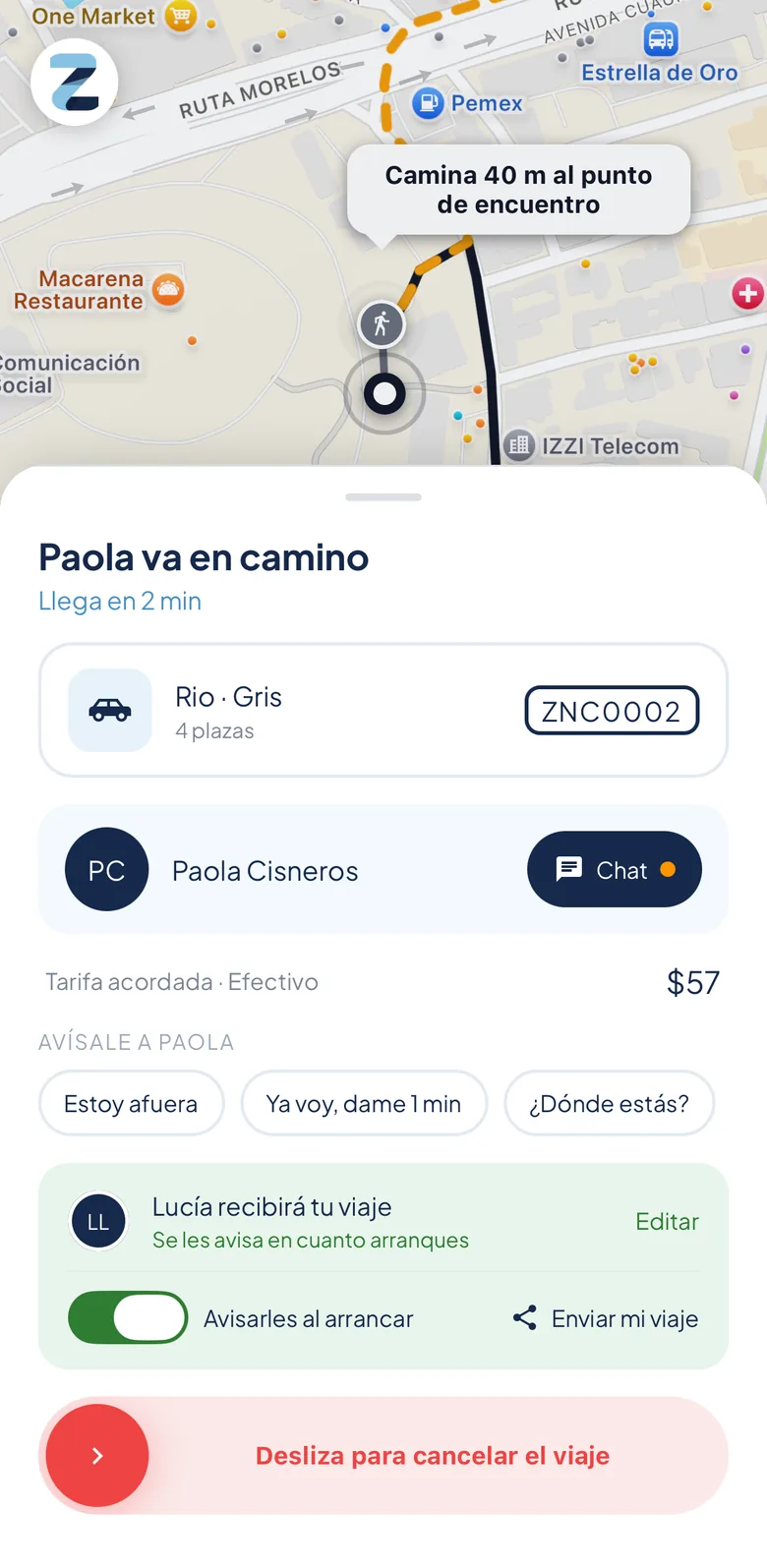 Pantalla de la app: la conductora en camino, con su unidad, su placa y a quién le llega el viaje